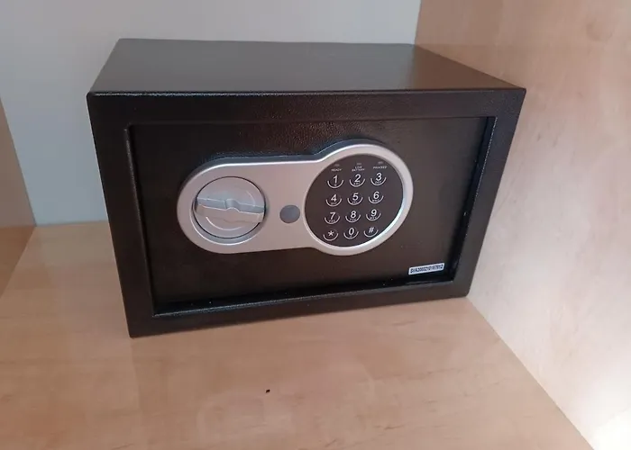 Davor U Centru Crikvenice, Sa Pogledom Na 茨里克韦尼察