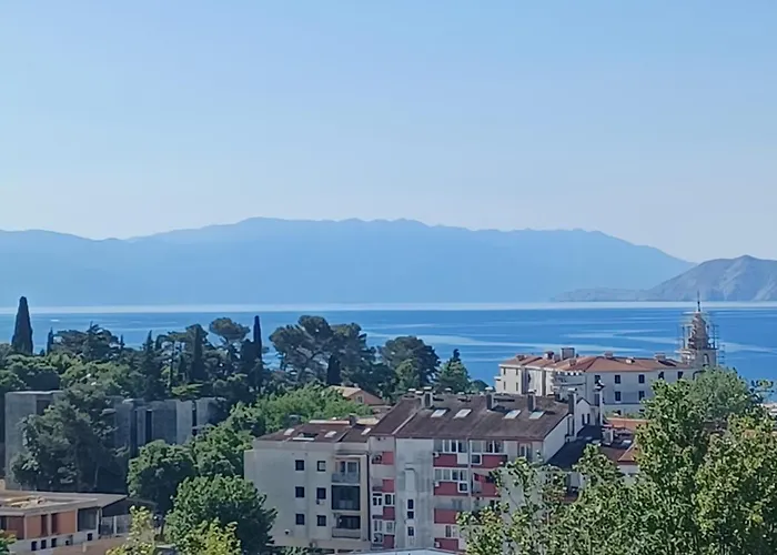 Davor U Centru Crikvenice, Sa Pogledom Na